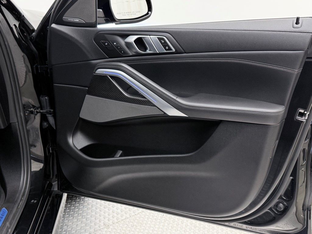 Thumbnail: 2022 BMW X6 - 20