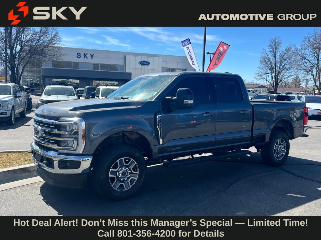 Gray Metallic 2024 Ford F-250 Super Duty Lariat Crew Cab 4WD Pickup Truck Four-Wheel Drive Automatic
