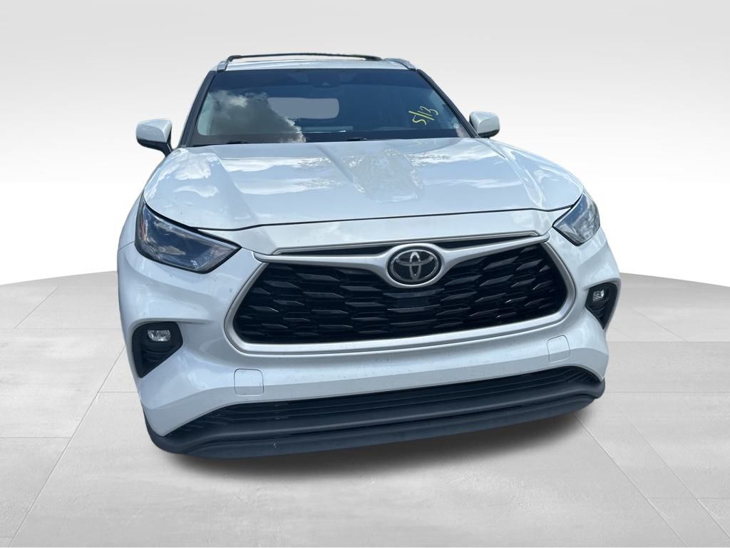 2022 Toyota Highlander XLE FWD SUV