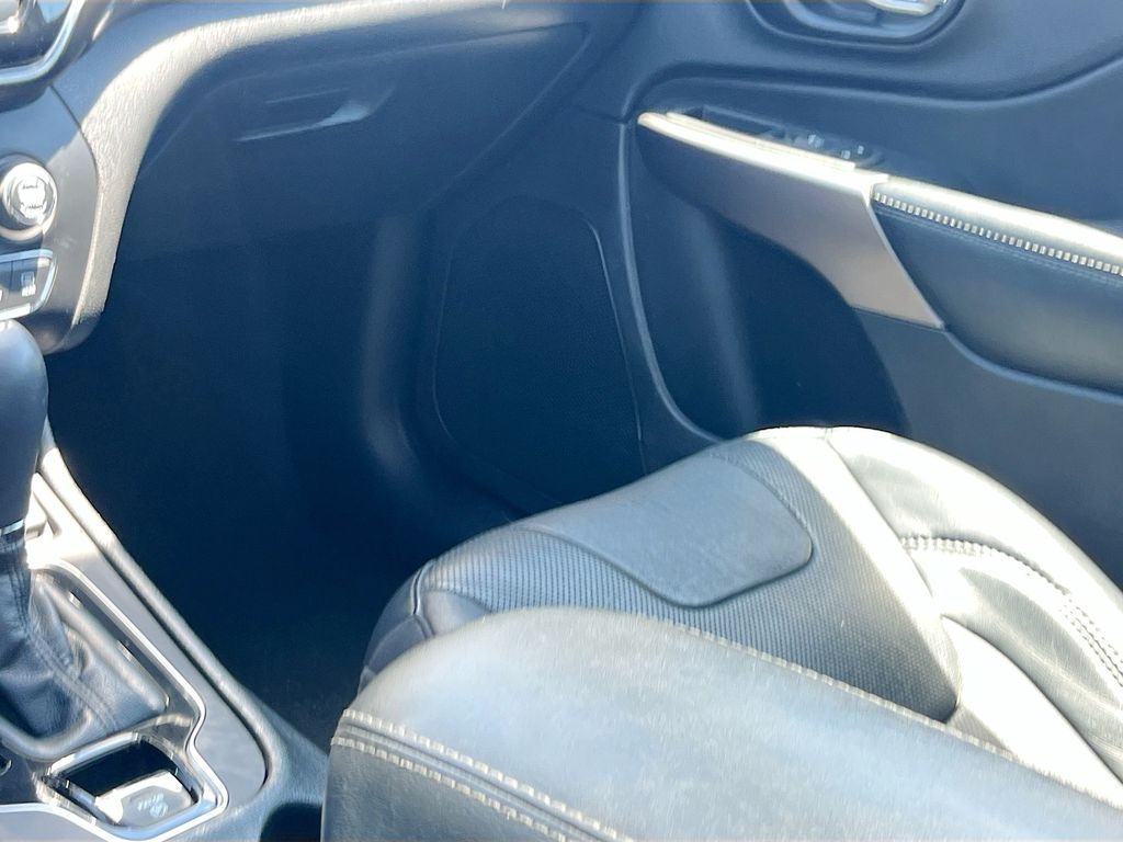 Used 2021 Silver Jeep Limited image 24