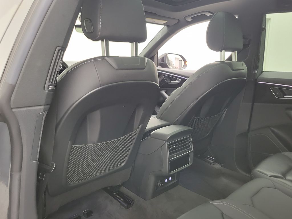 Thumbnail: 2019 Audi Q8 - 23
