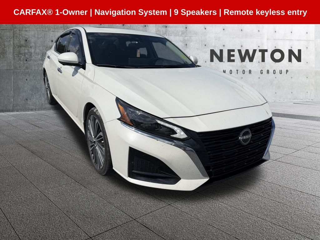 Pearl White 2025 Nissan Altima Sedan Front-Wheel Drive Continuously Variable Transmission