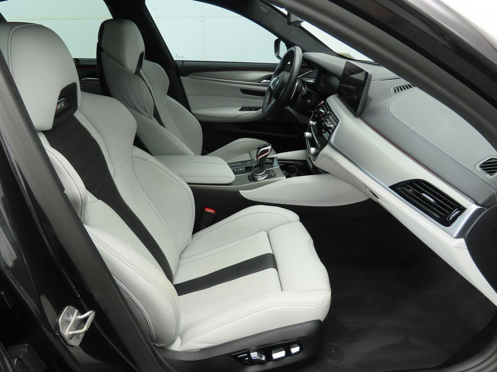 Thumbnail: 2022 BMW M5 - 20