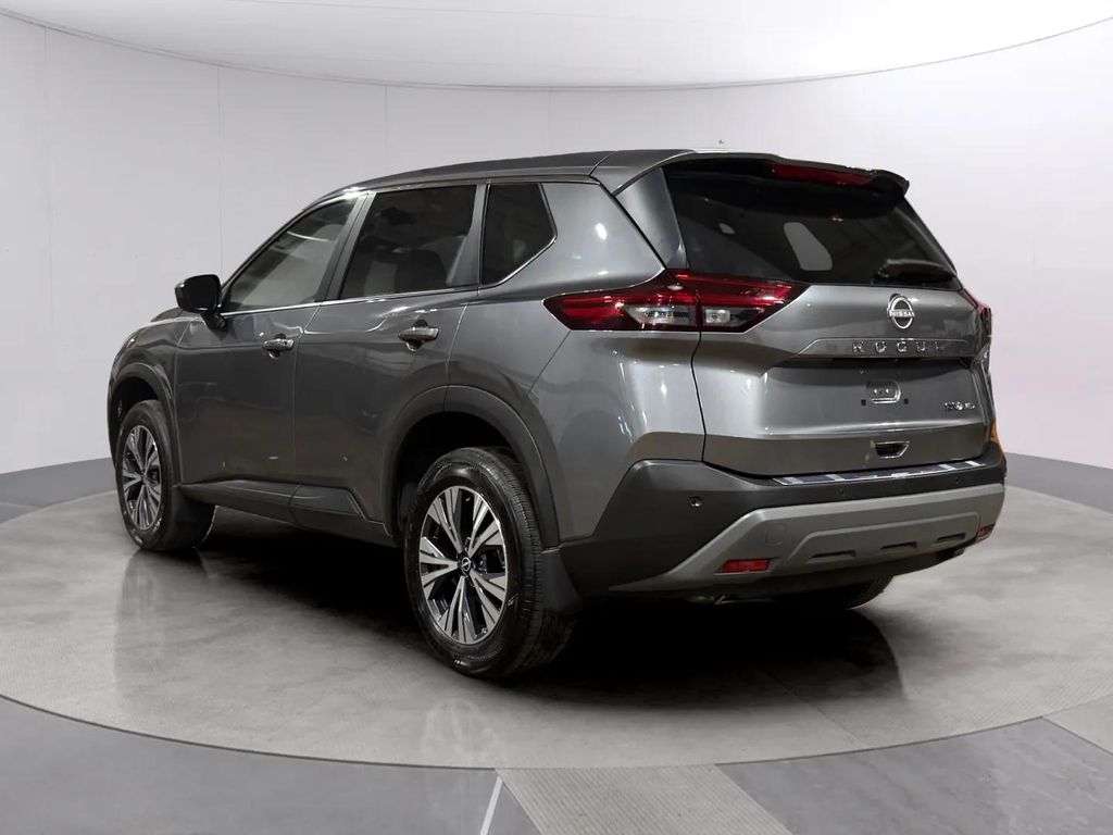 Certified Used 2023 Gun Metallic Nissan SV image 5