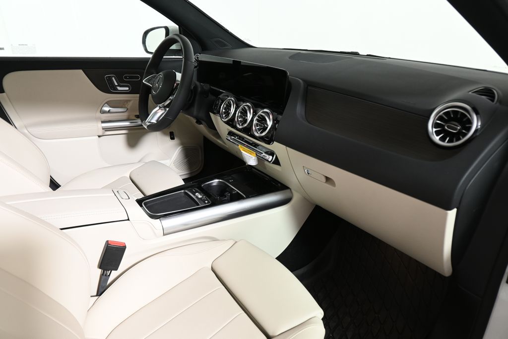 Thumbnail: 2026 Mercedes-Benz GLA - 26