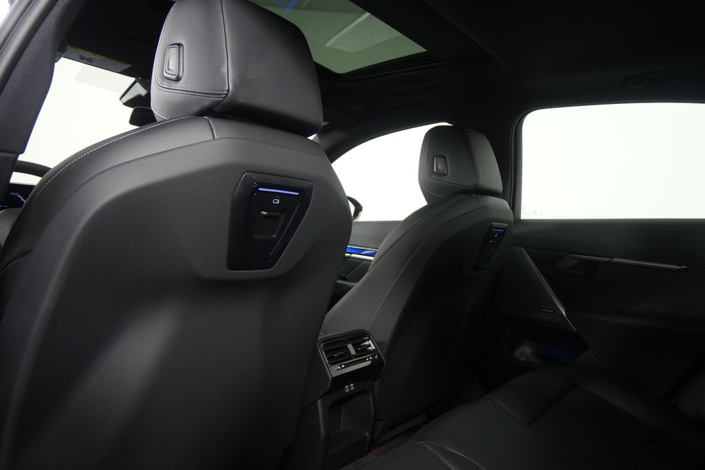 Thumbnail: 2025 BMW 5 Series - 15