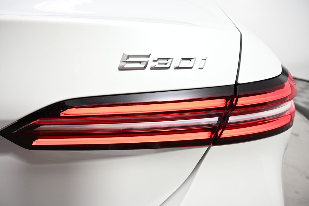 Thumbnail: 2026 BMW 5 Series - 11