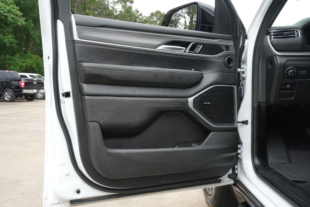 2024 Jeep Wagoneer Series III White at River Oaks CDJR