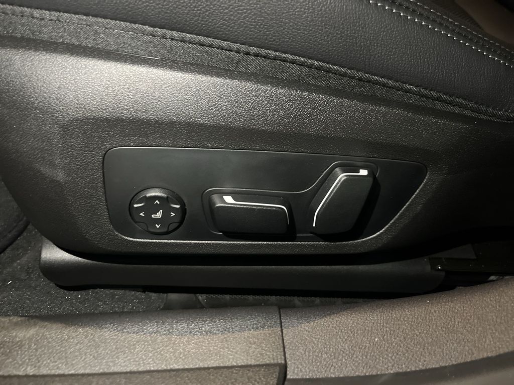 Thumbnail: 2025 BMW 3 Series - 12