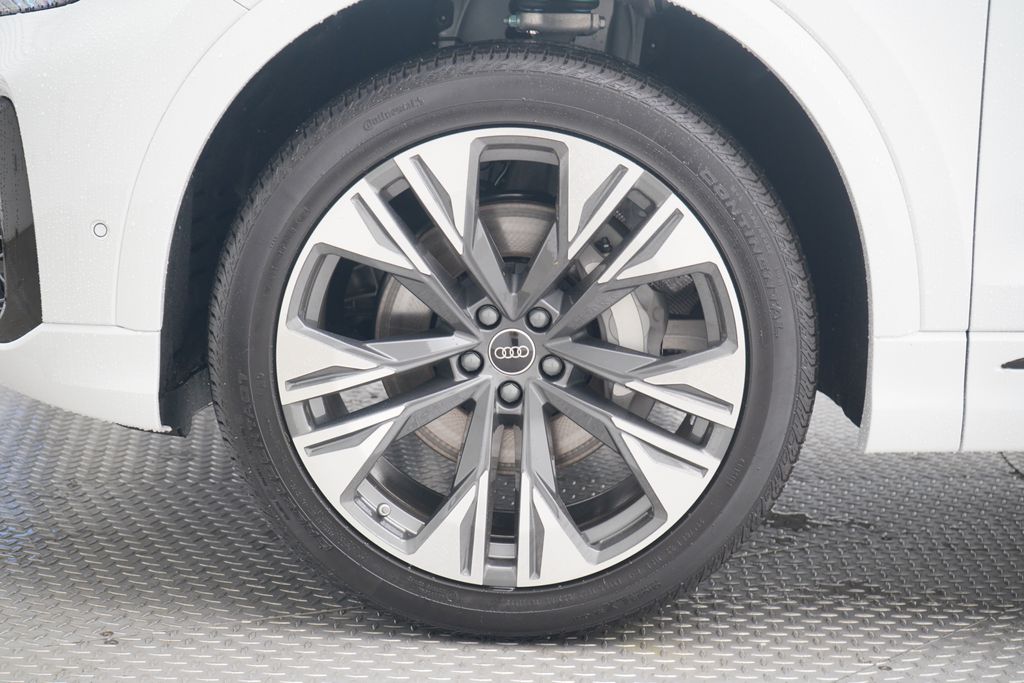 Thumbnail: 2025 Audi Q8 - 2