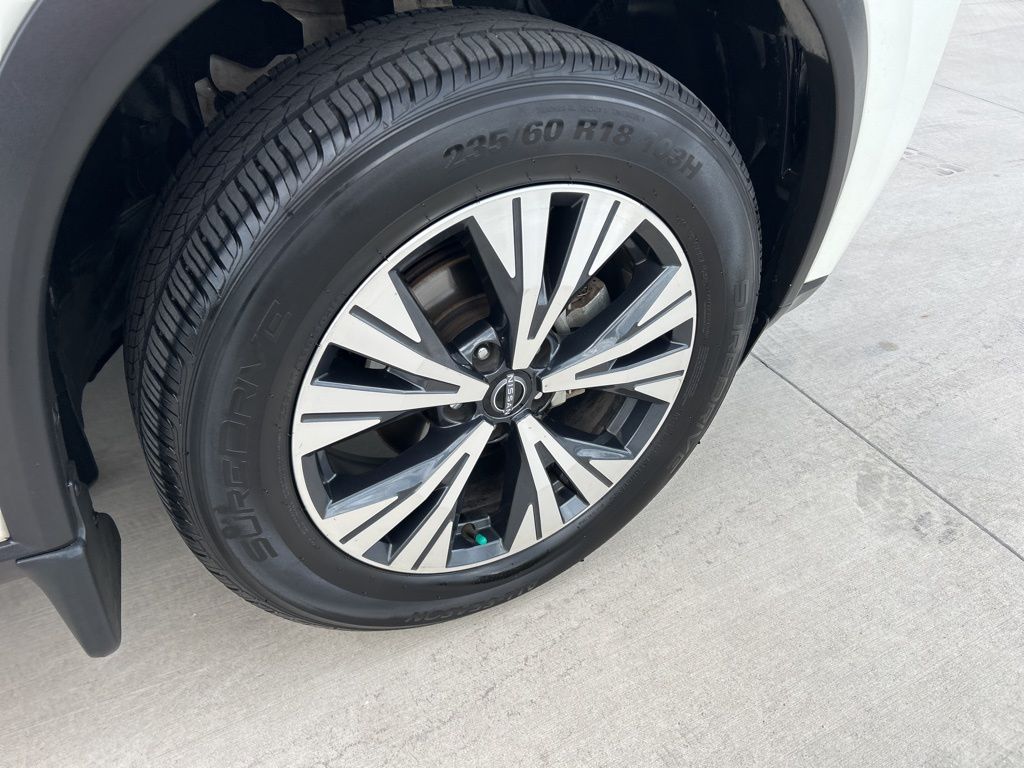2023 Pearl White Tricoat Nissan Rogue SV FWD SUV