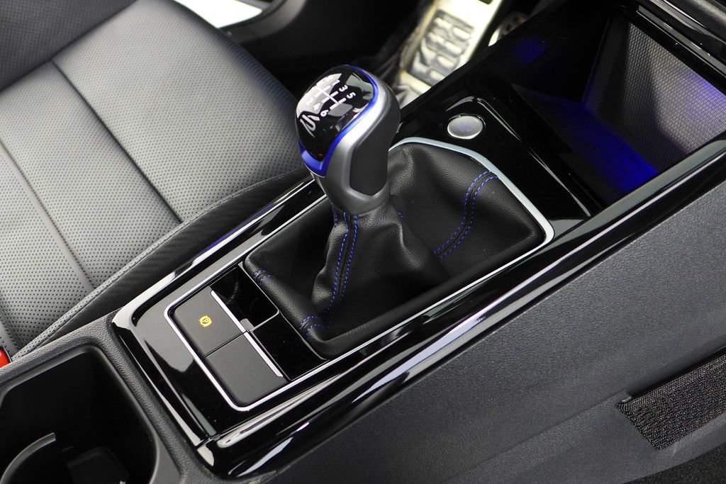 Thumbnail: 2024 Volkswagen Golf - 15