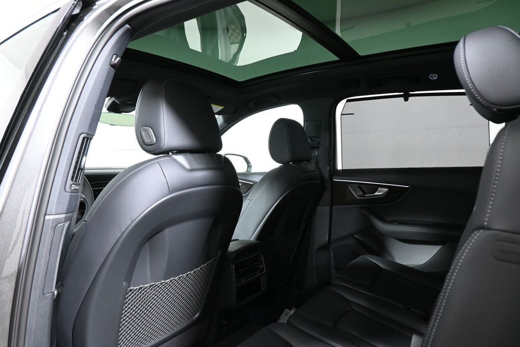 Thumbnail: 2026 Audi Q7 - 27