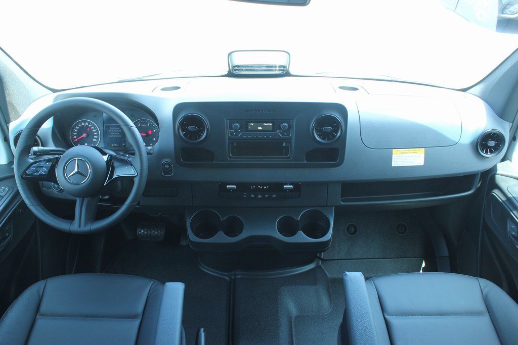 Thumbnail: 2025 Mercedes-Benz Sprinter - 4