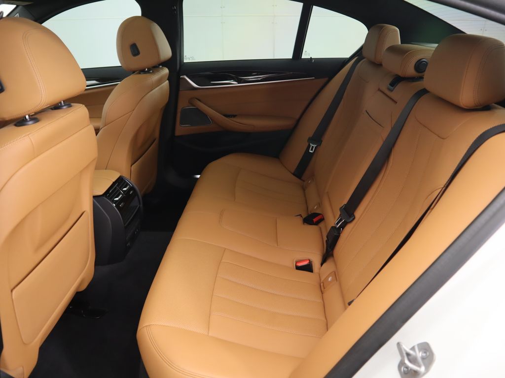 Thumbnail: 2022 BMW 5 Series - 22