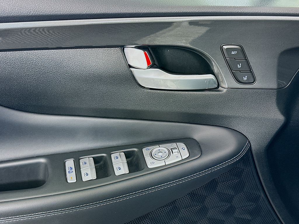 Thumbnail: 2022 Hyundai Santa Fe - 18