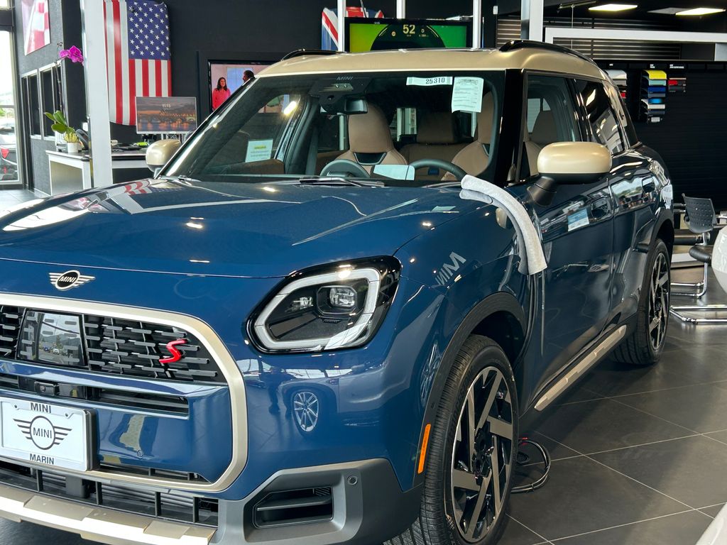 2025 MINI Cooper Countryman Iconic 2