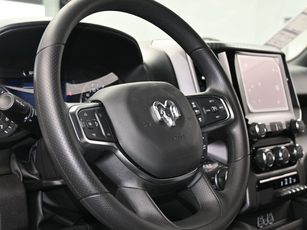 New 2026 Diamond Black Crystal Pearlcoat Ram Express image 13