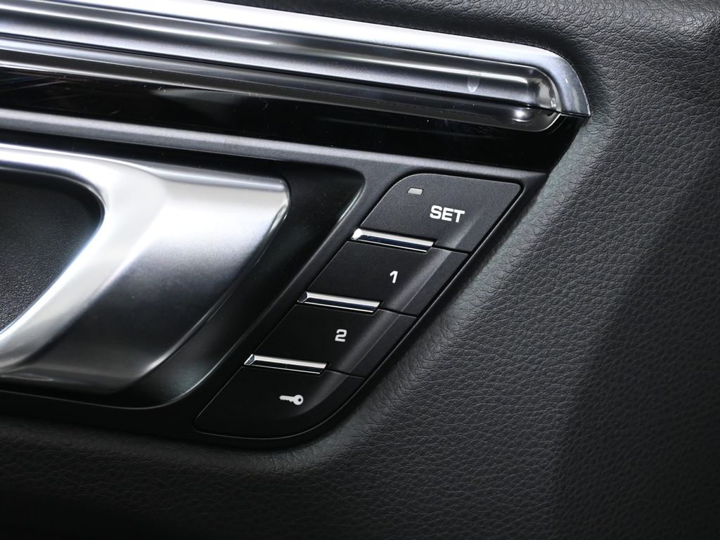 Thumbnail: 2024 Porsche Macan - 31