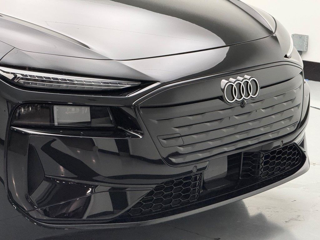 Thumbnail: 2025 Audi e-tron S - 2