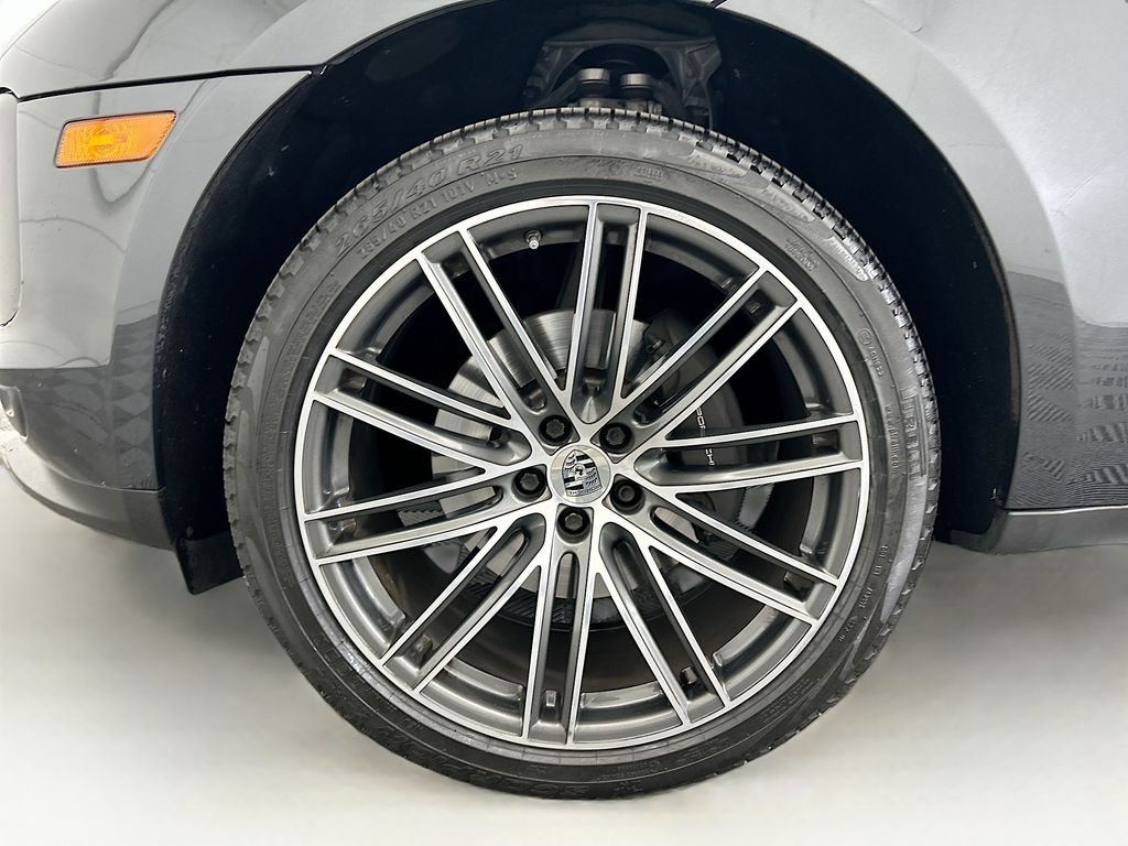 Thumbnail: 2020 Porsche Macan - 31