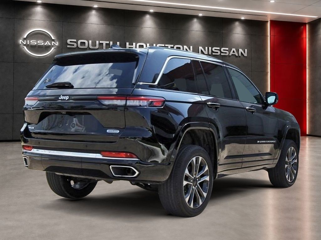 2023 Jeep Grand Cherokee Overland - 3