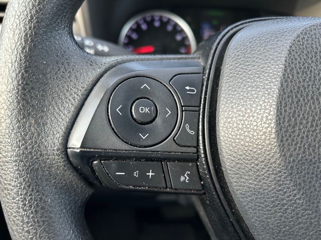 Thumbnail: 2021 Toyota RAV4 - 17