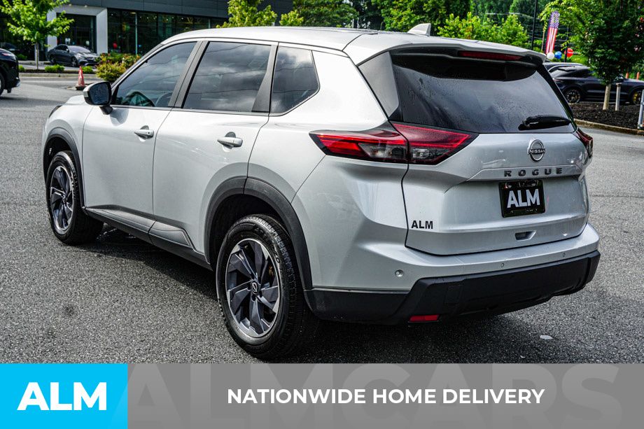 Used 2025 Silver Nissan SV image 4