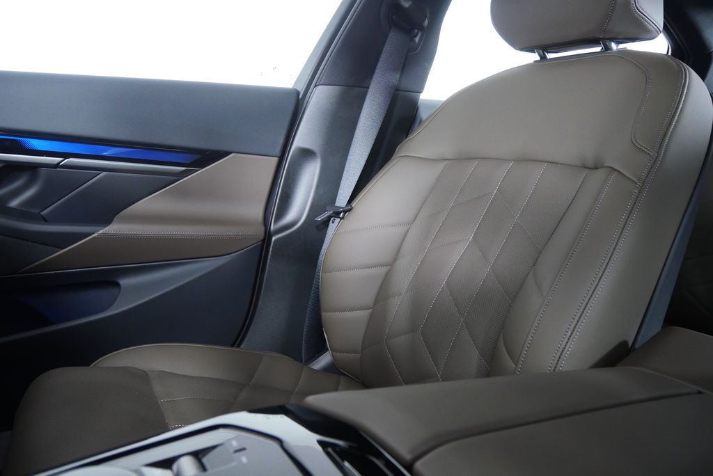 Thumbnail: 2025 BMW i5 - 30