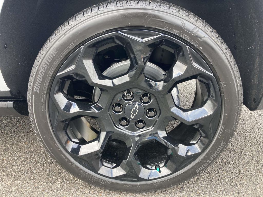 New 2026 White Chevrolet High Country image 10