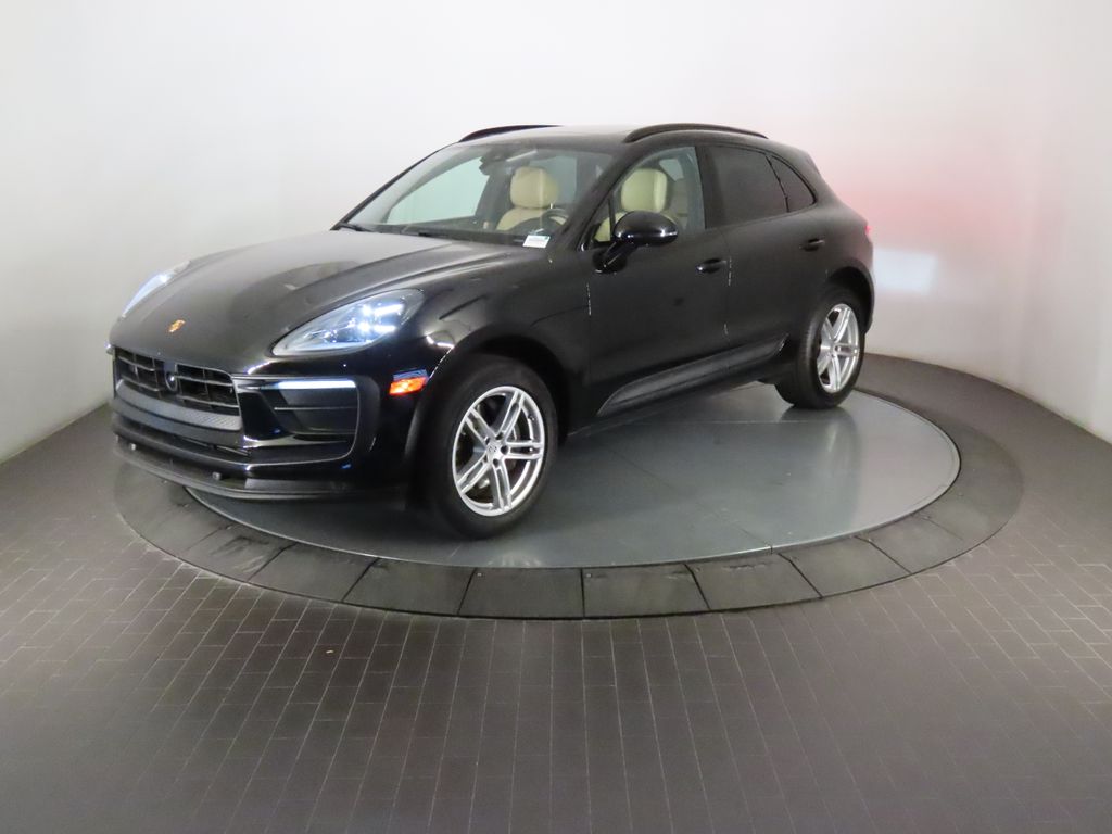 Thumbnail: 2024 Porsche Macan - 1