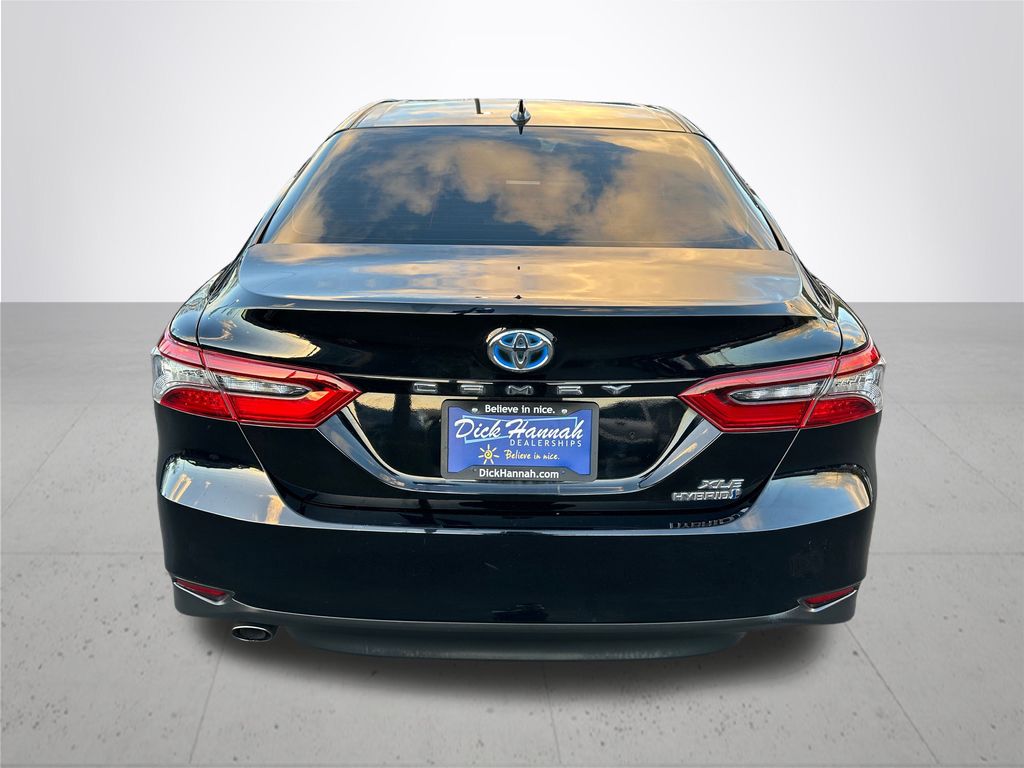 2022 Toyota Camry Hybrid XLE