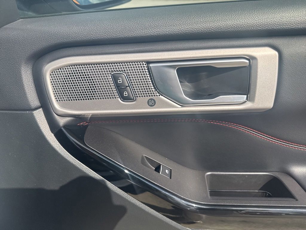 2024 Ford Explorer ST-Line
