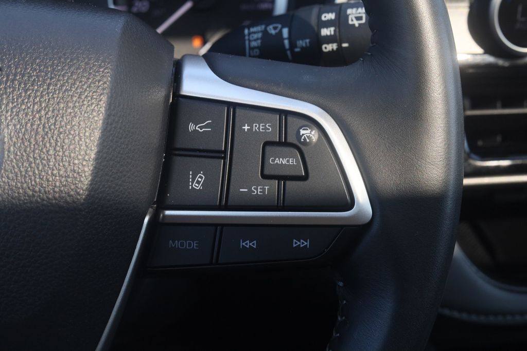 Used 2025 Toyota Highlander SUV