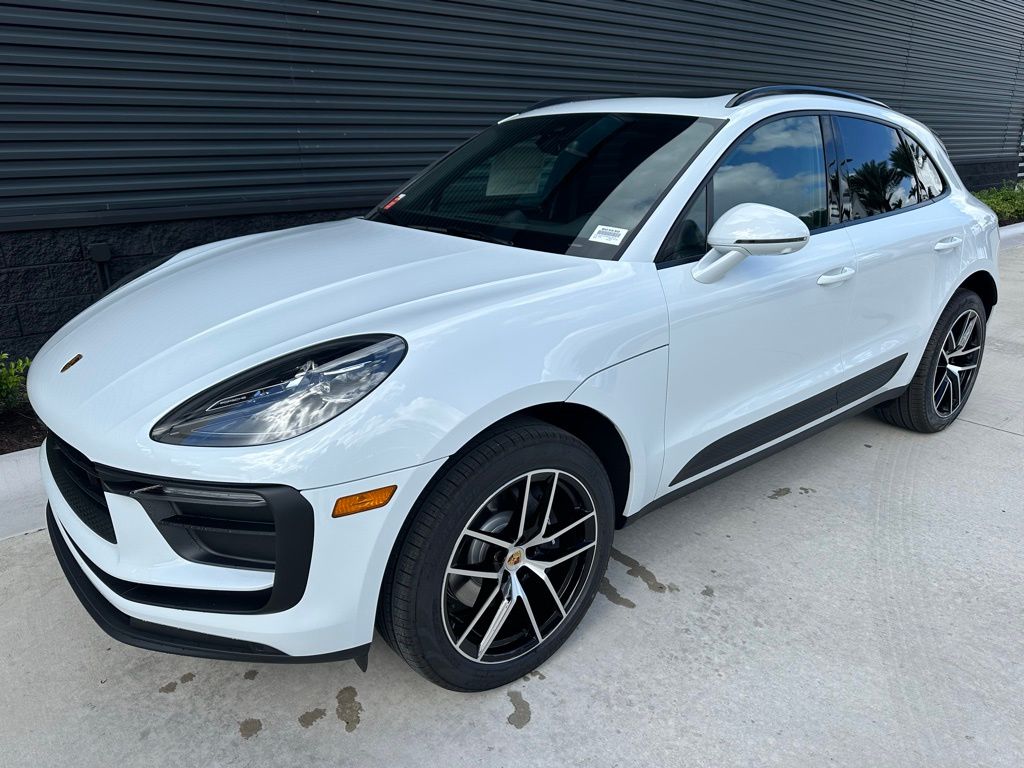 2025 Porsche Macan  3