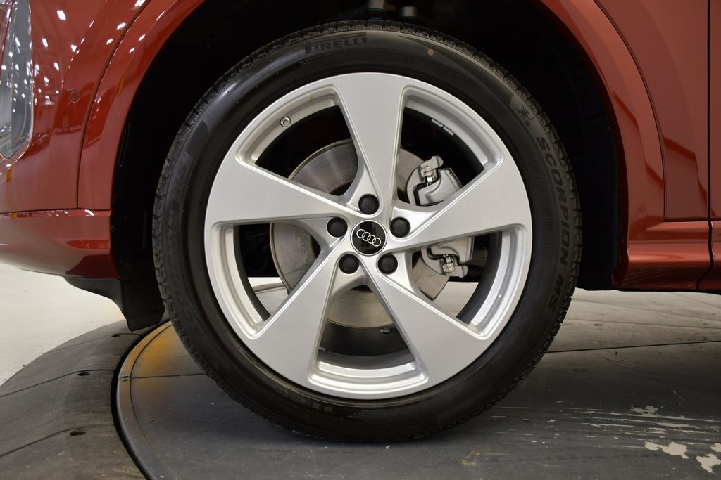 Thumbnail: 2025 Audi Q5 - 13