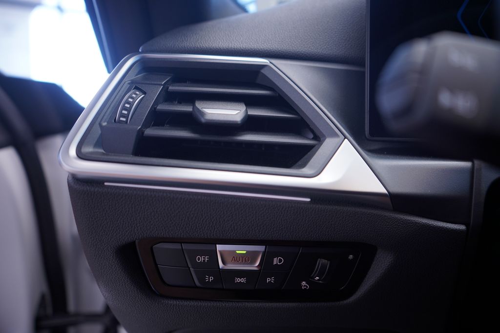 Thumbnail: 2024 BMW M4 - 18