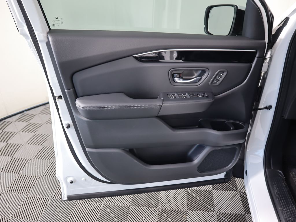 Thumbnail: 2025 Honda Pilot - 25