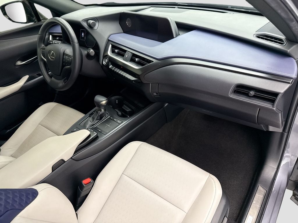 Thumbnail: 2019 Lexus UX - 15