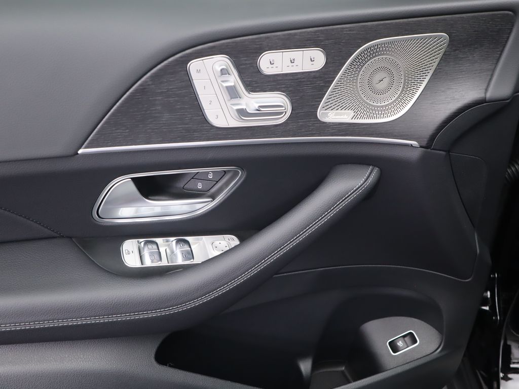 2025 Mercedes-Benz GLS 450 4MATIC 26
