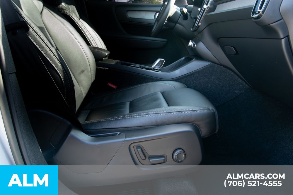 2023 Volvo XC40 Plus photo 39