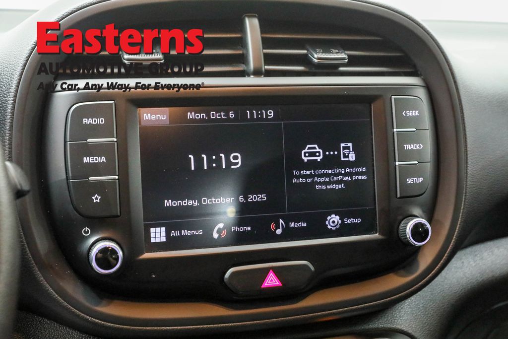 Used 2023  Kia LX image 19
