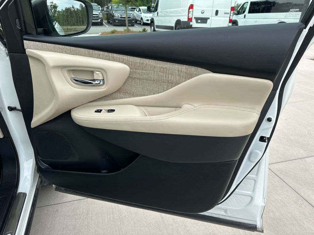 2023 Pearl White Tricoat Nissan Murano SL FWD SUV