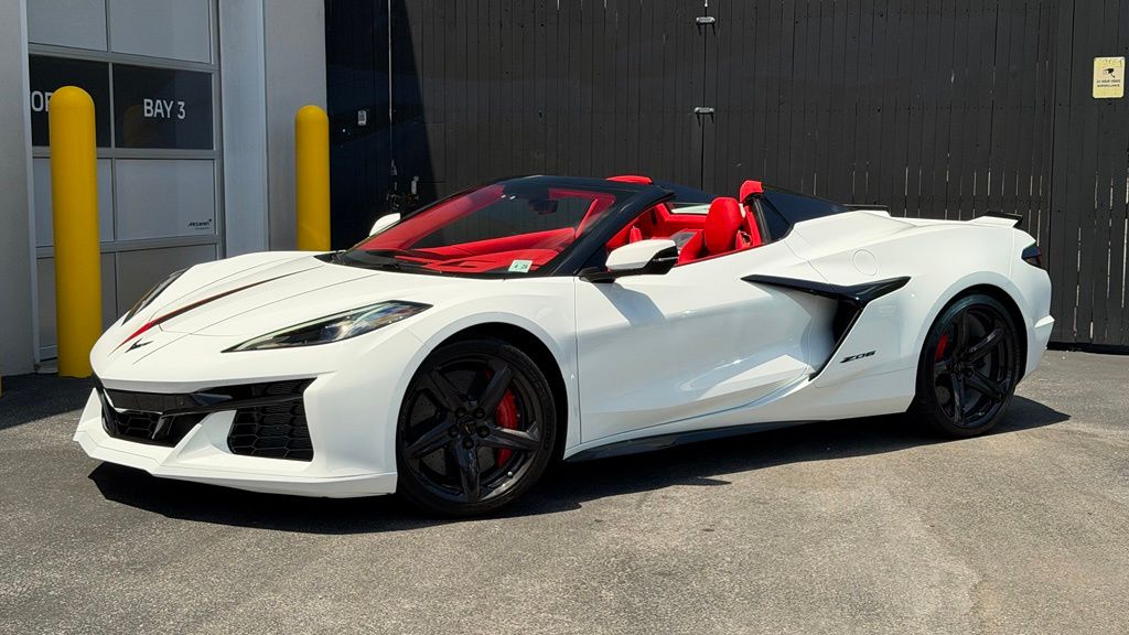 Arctic White 2023 Chevrolet Corvette Z06 3LZ Convertible RWD Convertible Rear-Wheel Drive 8-Speed Dual Clutch