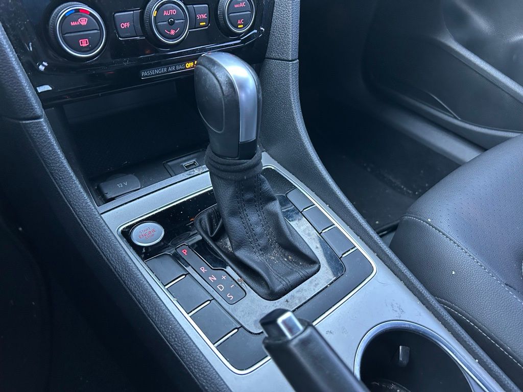 Thumbnail: 2022 Volkswagen Passat - 28