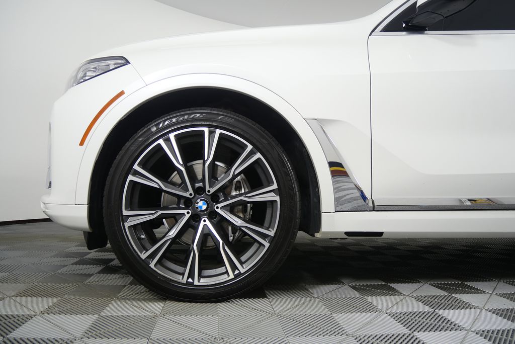 Thumbnail: 2021 BMW X7 - 7