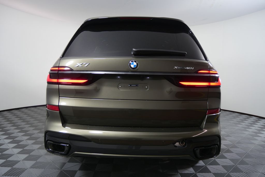 Thumbnail: 2026 BMW X7 - 4
