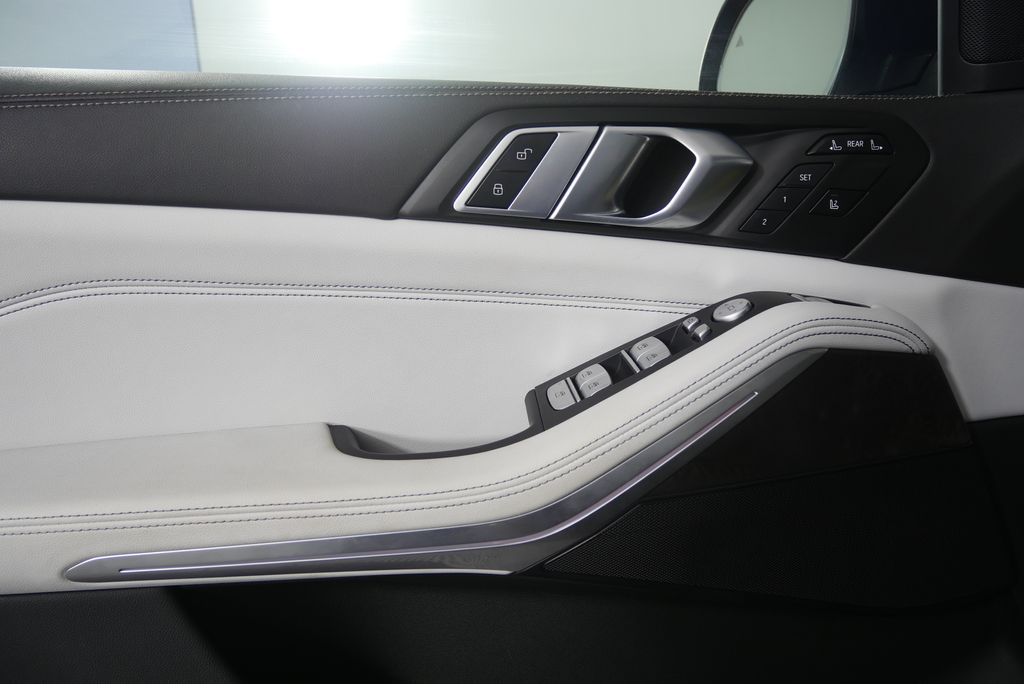 Thumbnail: 2024 BMW X7 - 8