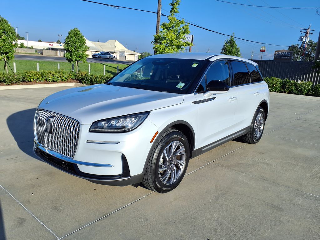Used 2025 White Lincoln Premiere image 3