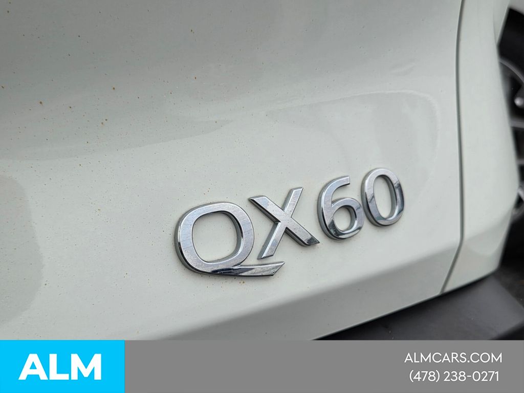 Used 2024 White INFINITI PURE image 12